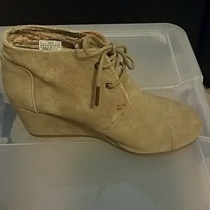 TOM'S taupe/beige bootie in suede SIZE 7